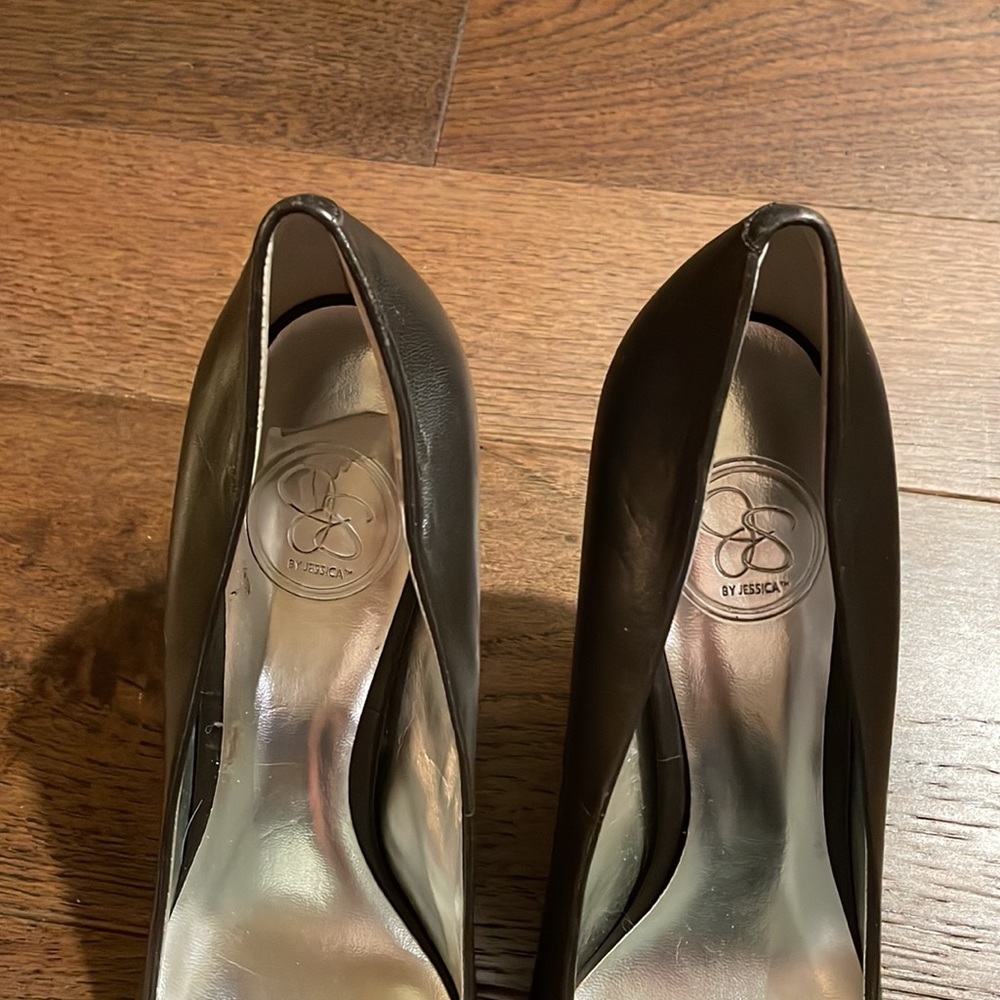 Pumps - Picture 5 of 12